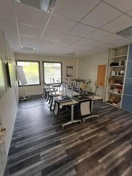 Bureau dans Saint-Contest à louer - Photo de l’immeuble – Image 2 sur 6