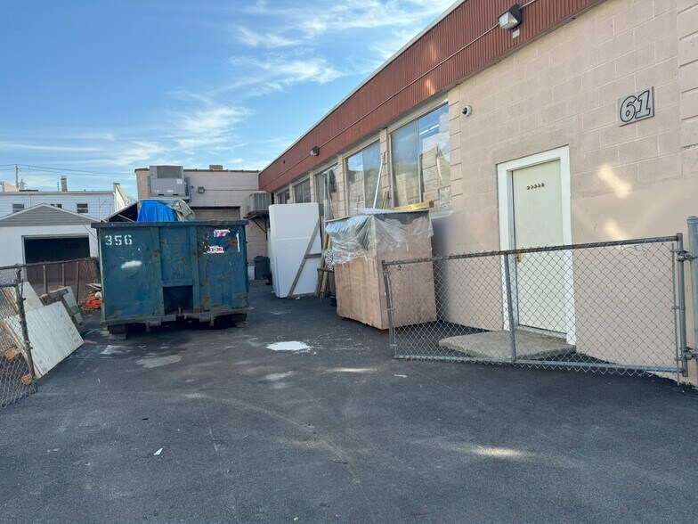 61 McKinley Ave, Bridgeport, CT à vendre - Photo de l’immeuble – Image 2 sur 7