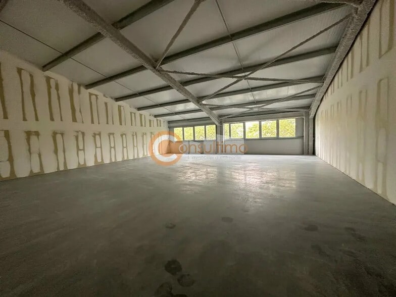 Bureau dans Carbon-Blanc à vendre - Photo intérieure – Image 2 sur 10