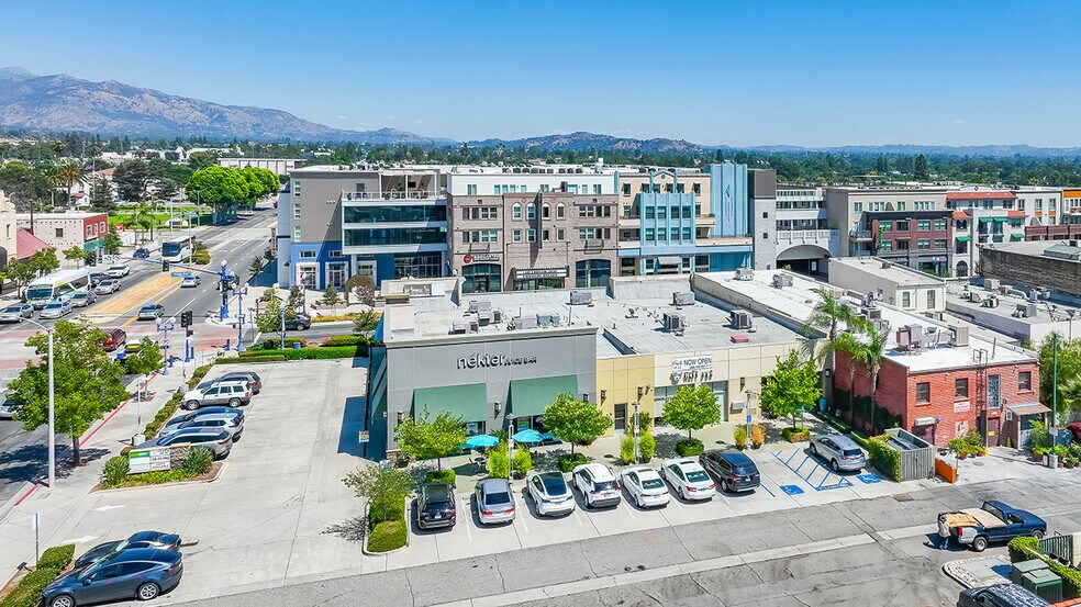 100-136 W Foothill Blvd, Azusa, CA à vendre - Photo de l’immeuble – Image 3 sur 15