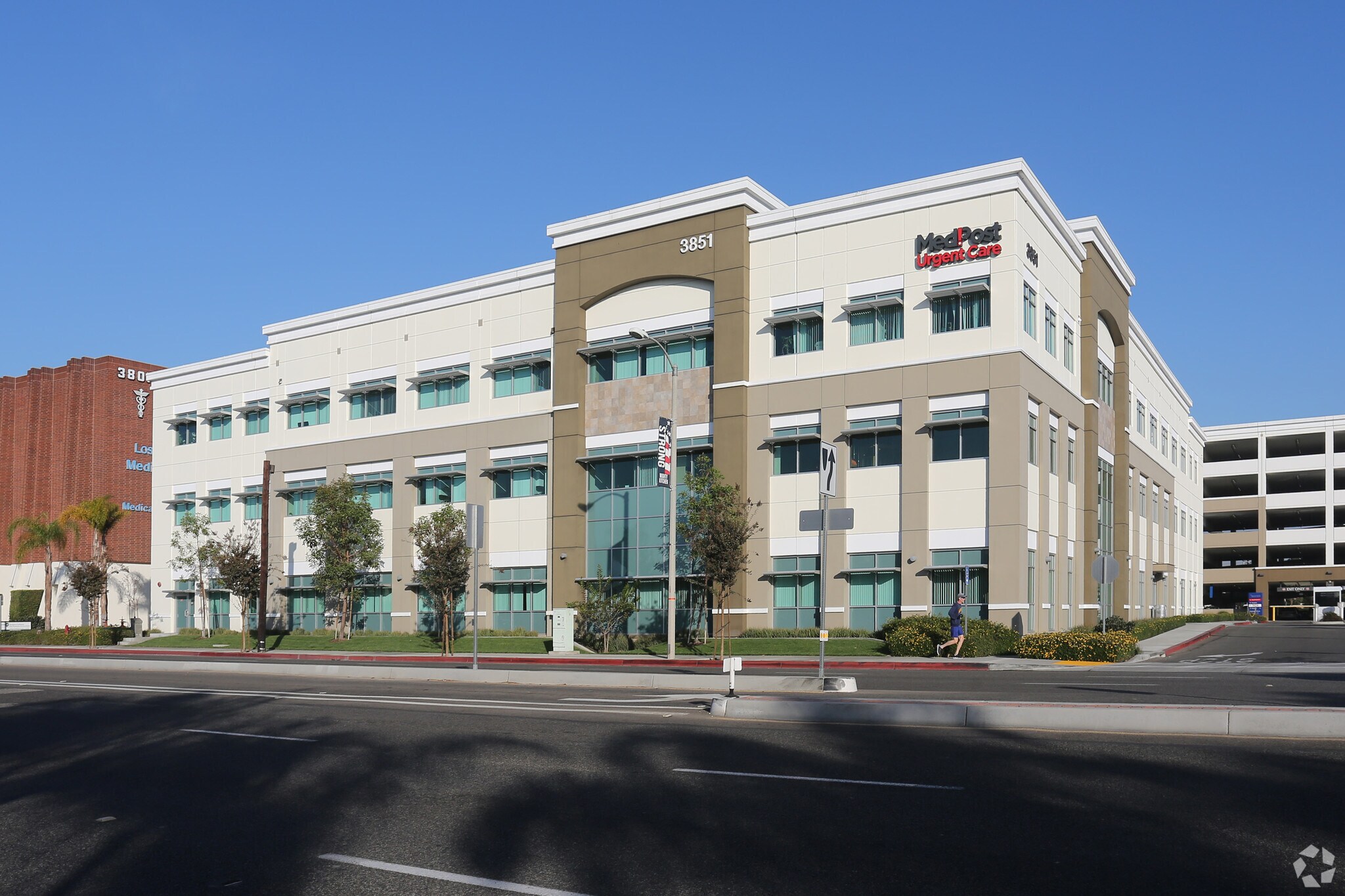 3851 Katella, Los Alamitos, CA à louer Photo principale– Image 1 sur 8