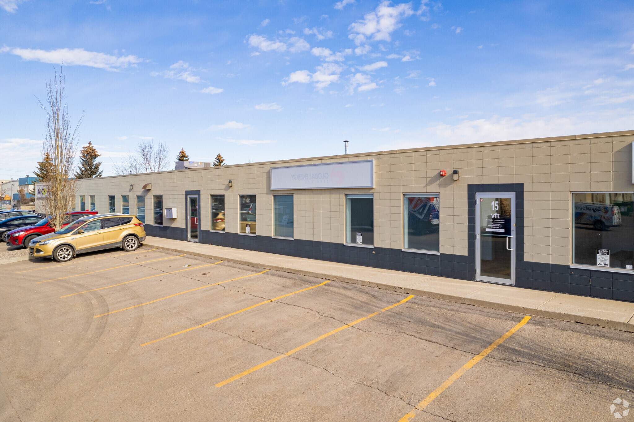 5030 13th St SE, Calgary, AB à louer Photo principale– Image 1 sur 15