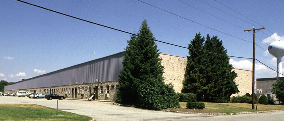 22 Commerce Rd, Fairfield, NJ à louer - Photo de l’immeuble – Image 2 sur 13