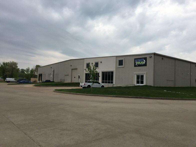 140 Long Rd, Chesterfield, MO à louer - Photo de l’immeuble – Image 2 sur 3
