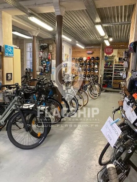 Local commercial dans Paris à louer - Photo de l’immeuble – Image 2 sur 8