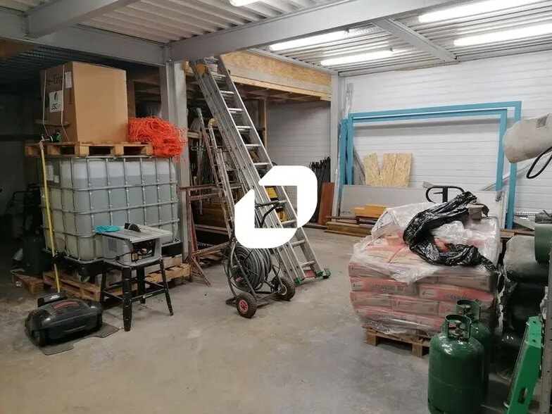 Local d'activités dans Le Plessis-Bouchard à vendre - Photo intérieure – Image 1 sur 10