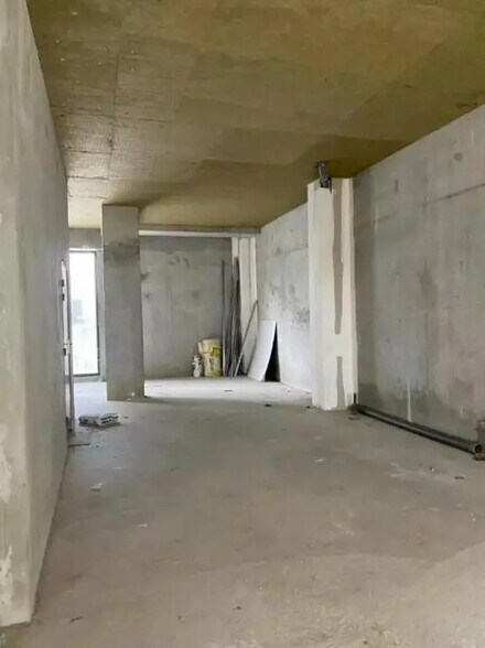 Local commercial dans Décines-Charpieu à louer - Photo intérieure – Image 2 sur 9