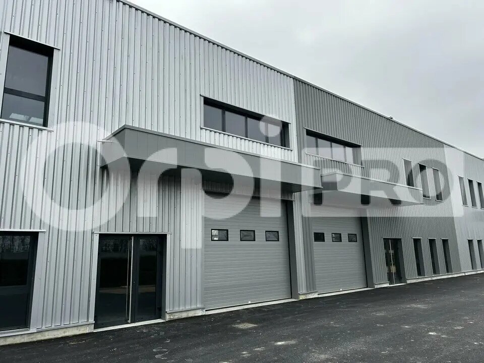 Local d’activités dans Bourgoin-Jallieu à louer Photo de l’immeuble– Image 1 sur 8