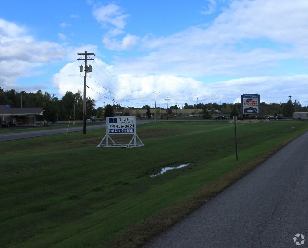 981 Ford Street Ext, Ogdensburg, NY à louer Photo principale– Image 1 sur 2