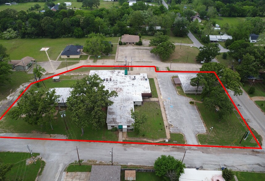 707 N Waldrip St, Grand Saline, TX à vendre - Photo de l’immeuble – Image 2 sur 23