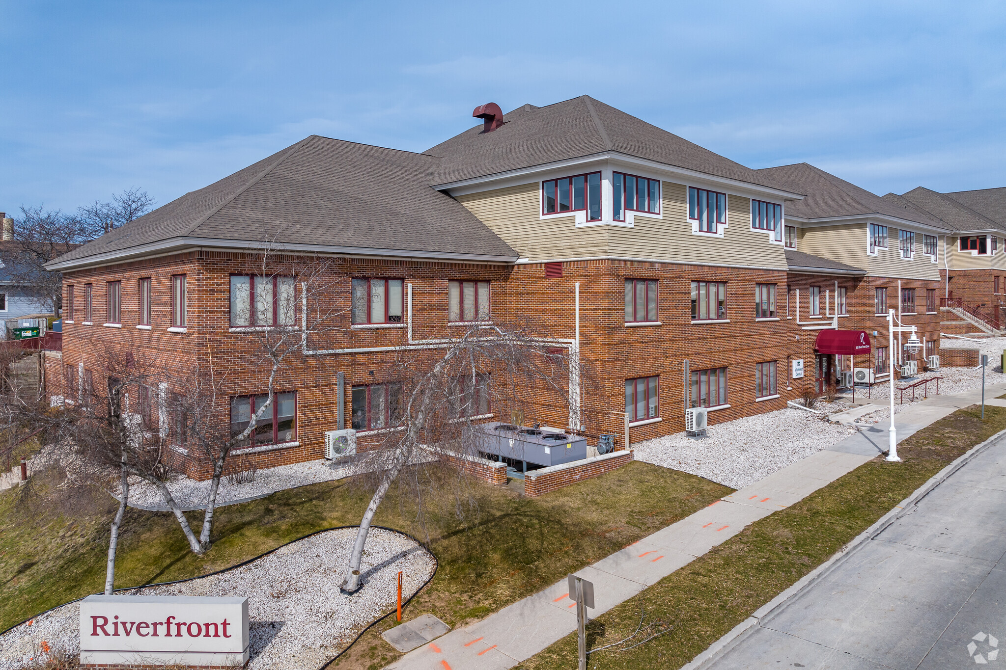 615 S 8th St, Sheboygan, WI à vendre Photo principale– Image 1 sur 22