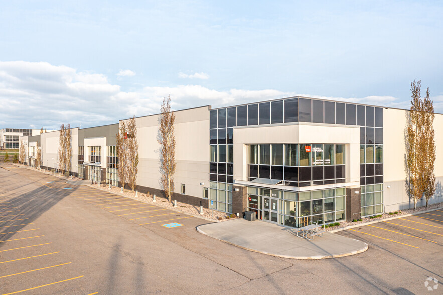 6404-6418 Roper Rd NW, Edmonton, AB à louer - Photo de l’immeuble – Image 3 sur 4