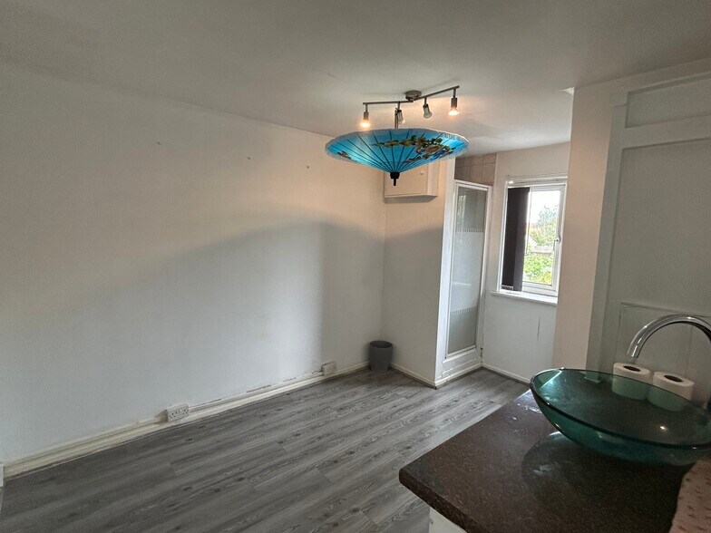 502 Cricklade Rd, Swindon à louer - Photo de l’immeuble – Image 2 sur 4