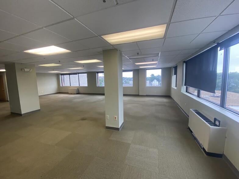228 Maple St, Manchester, NH à louer - Photo de l’immeuble – Image 3 sur 23