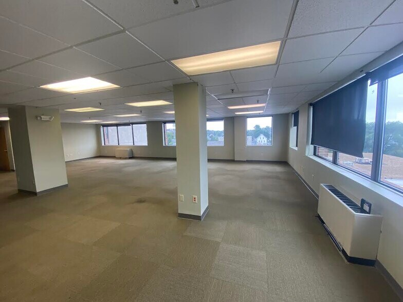 228 Maple St, Manchester, NH à louer - Photo intérieure – Image 3 sur 23