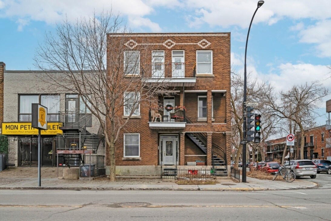 2347 Boul Rosemont, Montréal, QC à vendre Photo principale– Image 1 sur 3