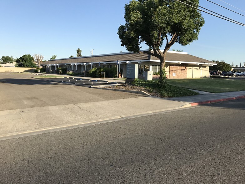 1827 S Court St, Visalia, CA à vendre - Photo principale – Image 1 sur 9
