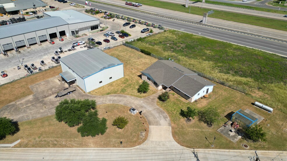 30 Roundville Ln, Round Rock, TX à louer - Photo de l’immeuble – Image 3 sur 9