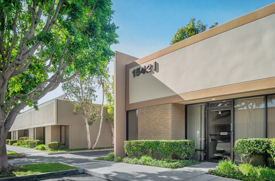 15441 Red Hill Ave, Tustin, CA à louer - Photo de l’immeuble – Image 2 sur 12