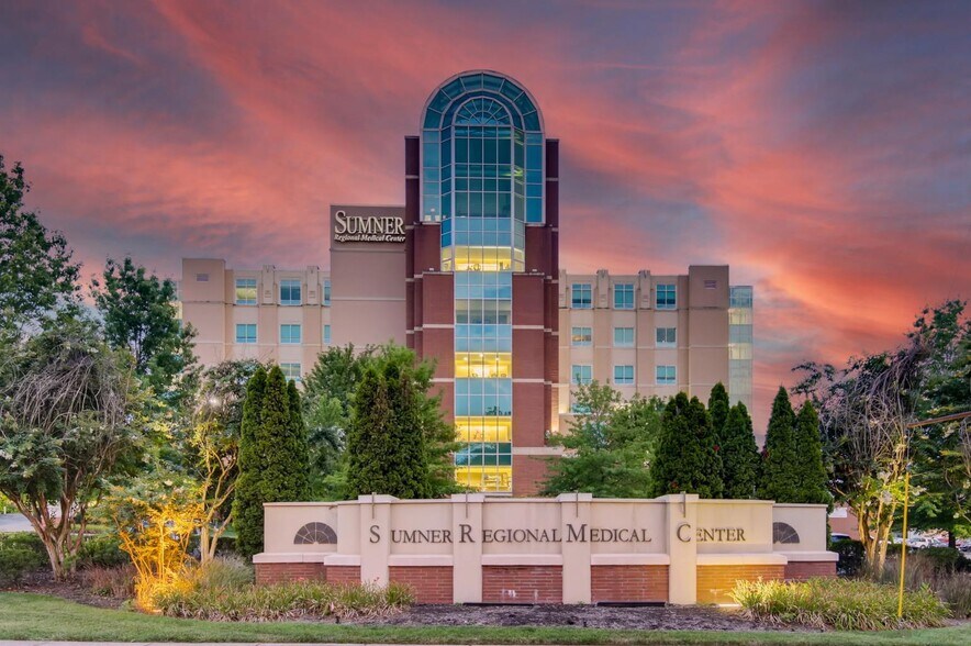 300 Steam Plant Rd, Gallatin, TN à louer - Photo de l’immeuble – Image 3 sur 11