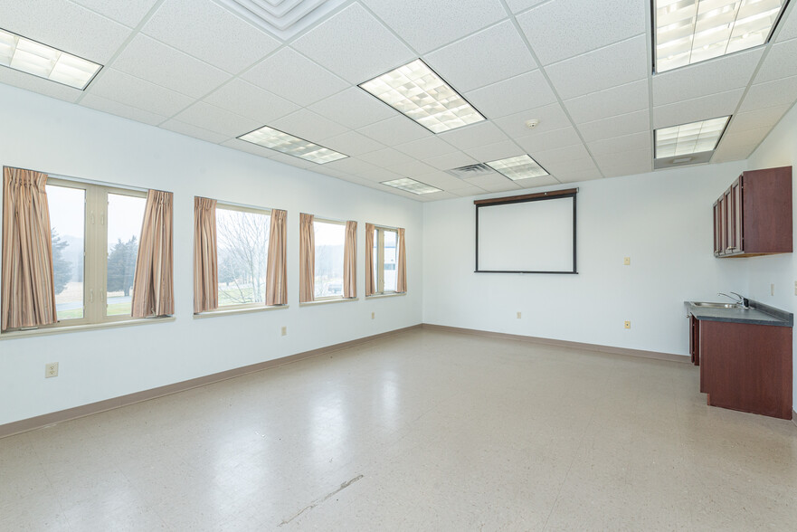 1 Wilson Dr, Sparta, NJ à louer - Photo intérieure – Image 3 sur 39