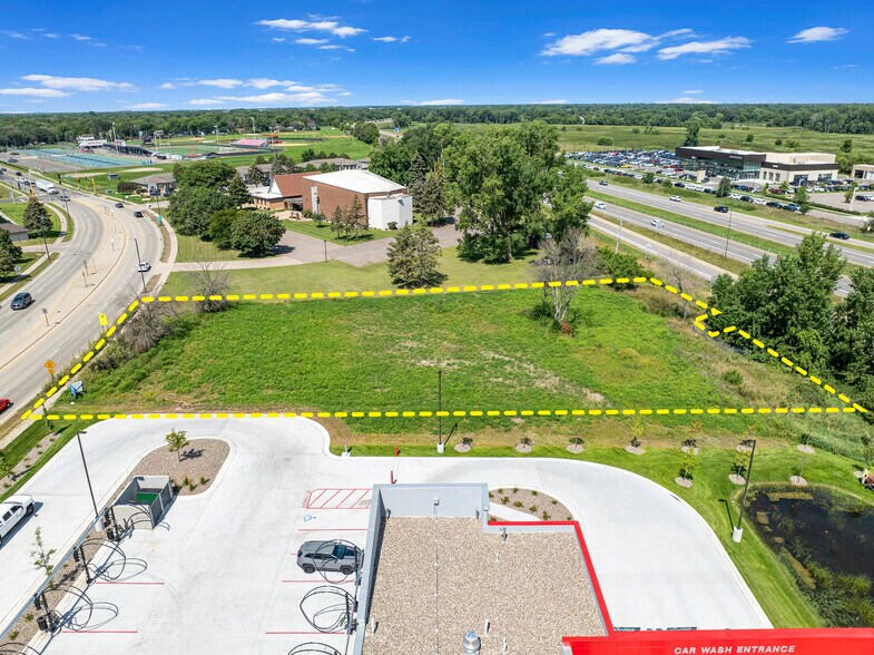 2105 Northdale Blvd NW, Coon Rapids, MN à vendre - Photo de l’immeuble – Image 3 sur 13