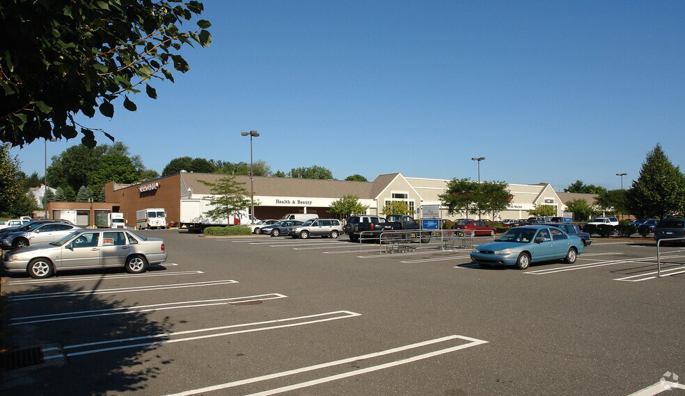 747 Pine St, Bristol, CT à louer - Photo de l’immeuble – Image 1 sur 7