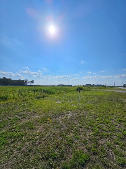 1001 Mabel Rawlinson Dr, Holly Ridge, NC à vendre - Photo de l’immeuble – Image 3 sur 7