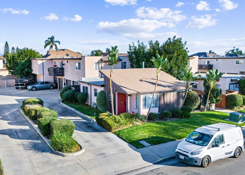 18652 Libra Cir, Huntington Beach, CA à vendre - Photo principale – Image 1 sur 10