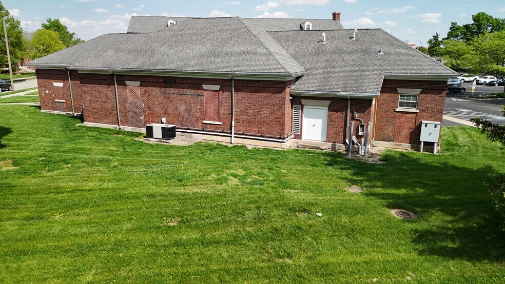 5635 Lawton East Drive loop, Indianapolis, IN à vendre - Photo de l’immeuble – Image 3 sur 14