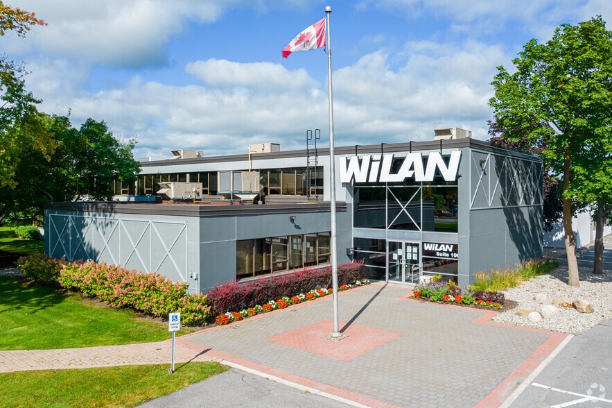 1891-1941 Robertson Rd, Ottawa, ON à louer - Photo principale – Image 1 sur 5