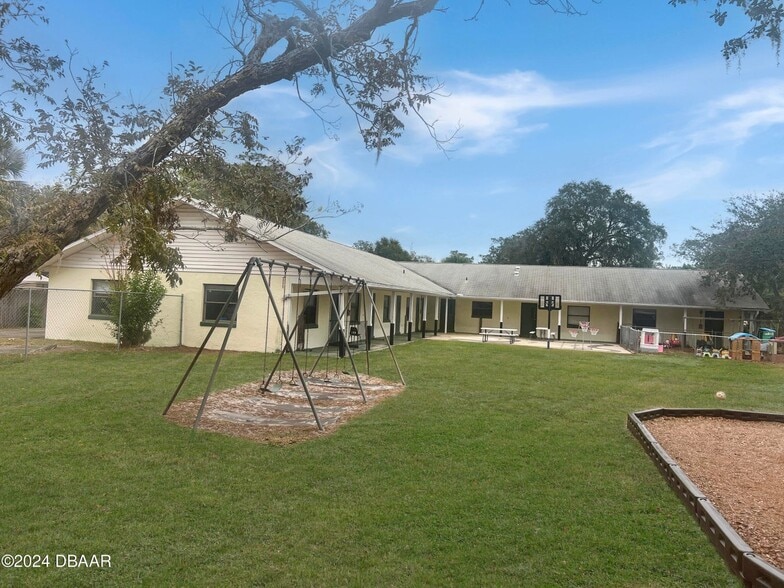 231 Hernandez Ave, Ormond Beach, FL à vendre - Photo de l’immeuble – Image 2 sur 4