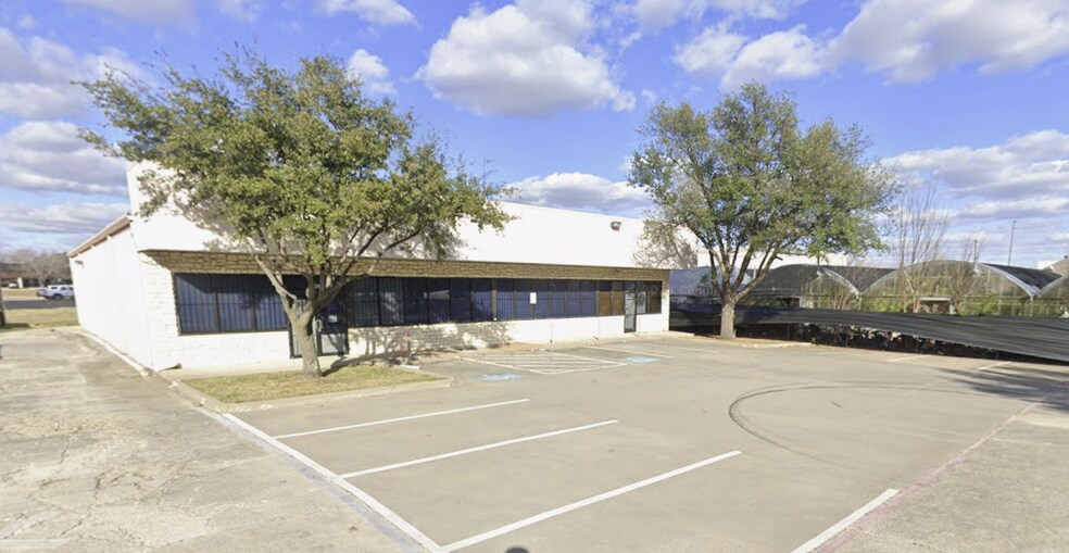 1201 E Arkansas Ln, Arlington, TX à vendre - Photo de l’immeuble – Image 2 sur 8