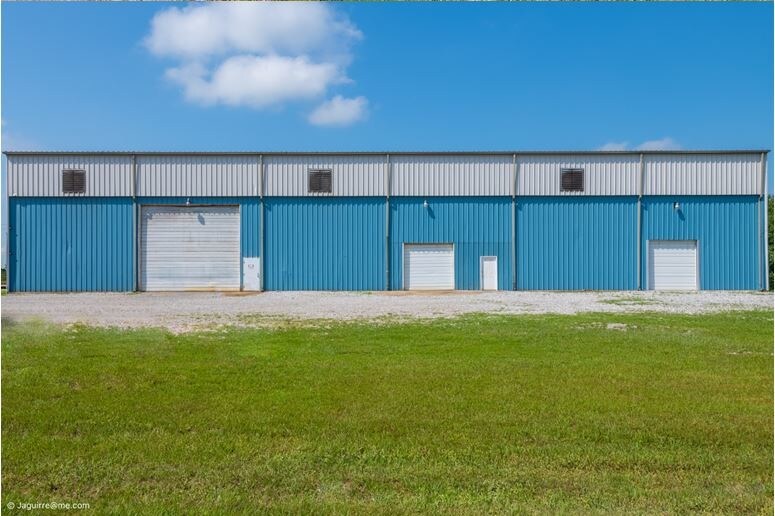 819 Industrial Rd, Centerville, TN à louer - Photo de l’immeuble – Image 3 sur 24