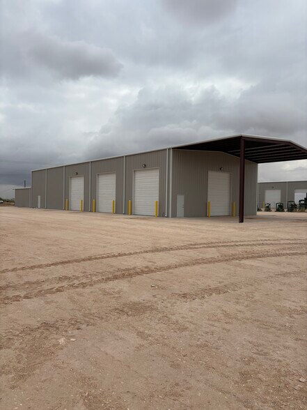 2408 E County Road 130, Midland, TX à louer - Photo de l’immeuble – Image 2 sur 10