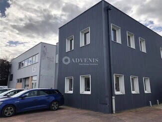 Plus de détails pour Local d'activités à louer