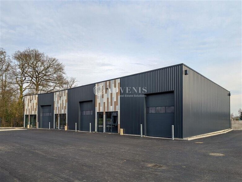 Local d'activités dans Pleumeleuc à vendre - Photo de l’immeuble – Image 1 sur 12