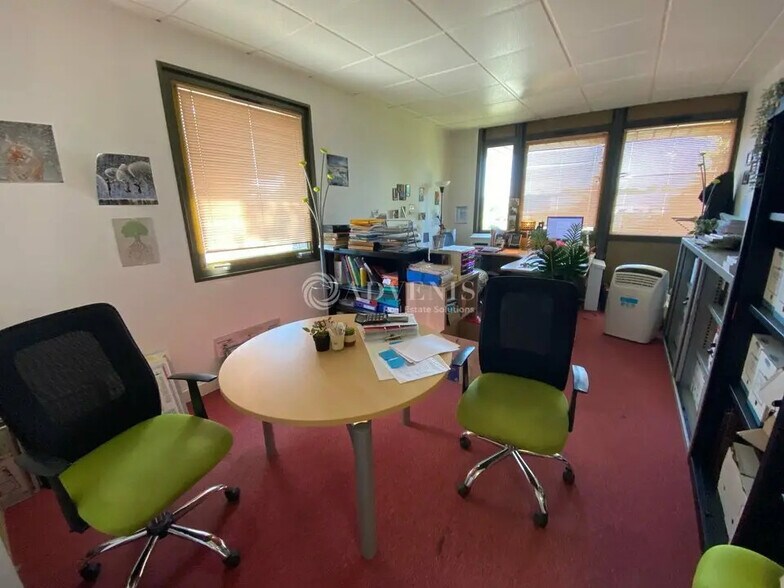 Bureau dans Croissy-Beaubourg à vendre - Photo de l’immeuble – Image 3 sur 4