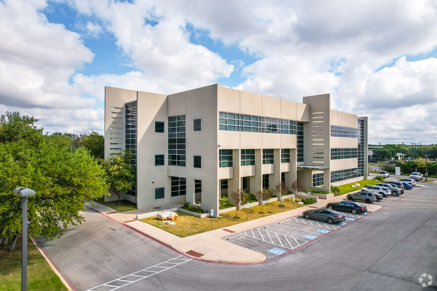 17115 San Pedro Ave, San Antonio, TX à louer - Photo de l’immeuble – Image 3 sur 14