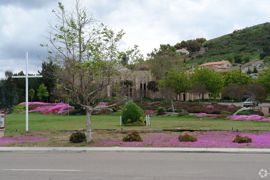 1800 N Broadway, Escondido, CA à louer - Photo de l’immeuble – Image 1 sur 1