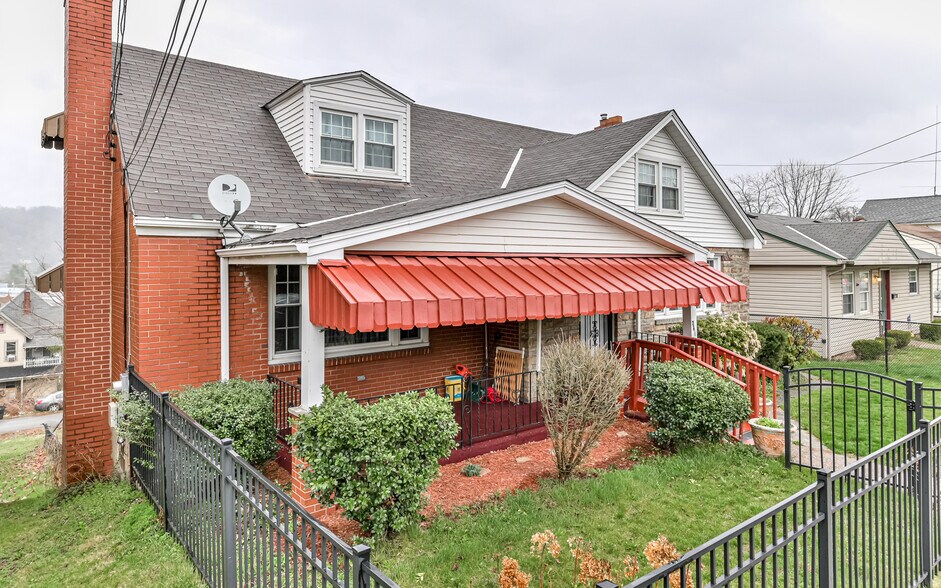 700 5th Ave, East McKeesport, PA à vendre - Photo de l’immeuble – Image 1 sur 1