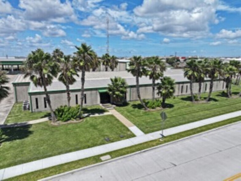 5655 Bear Ln, Corpus Christi, TX à louer - Photo de l’immeuble – Image 3 sur 9