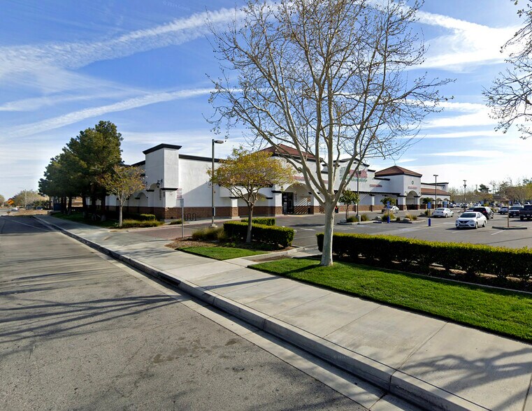 815 E Avenue K, Lancaster, CA à vendre - Photo de l’immeuble – Image 2 sur 11