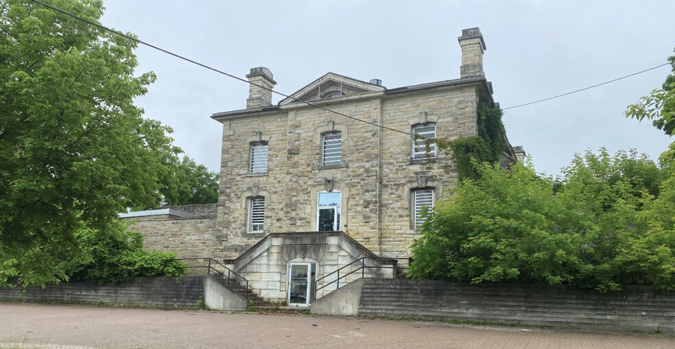 62 Beckwith Rue E, Perth, ON à vendre - Photo principale – Image 1 sur 14