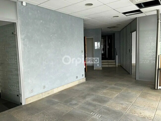 Plus de détails pour Bureau à louer