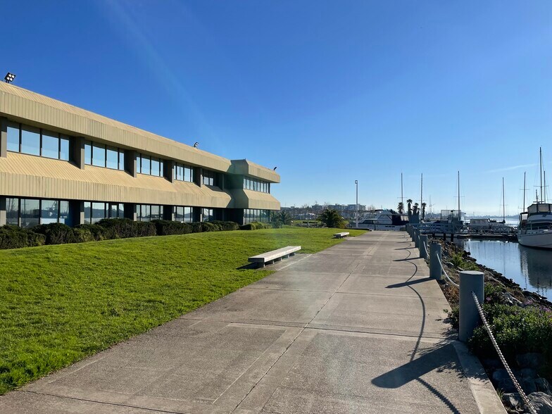 11 Embarcadero West, Oakland, CA à vendre - Photo principale – Image 1 sur 9