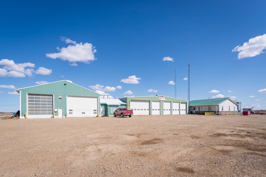 310 Williams Industrial Dr, Neilburg, SK à vendre - Photo de l’immeuble – Image 2 sur 48