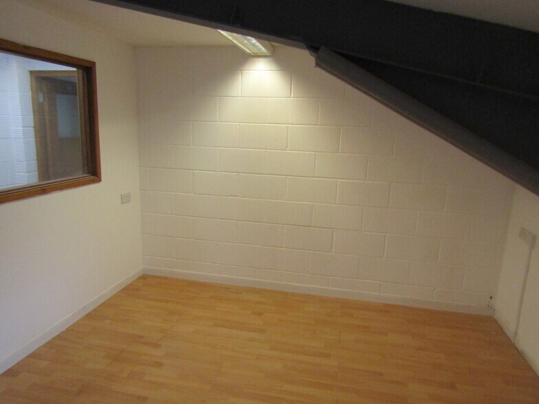 Bourne End, Bedford à louer - Photo de l’immeuble – Image 2 sur 4