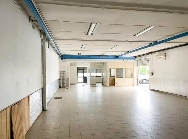 Plus de détails pour Local d’activités à vendre