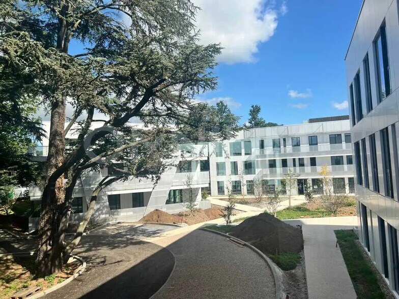 Bureau dans Limonest à vendre - Photo de l’immeuble – Image 2 sur 14